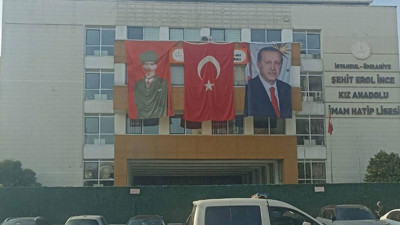 Atatürk fotoğrafının yanına yine Erdoğan zorunlu! "Nutuk'un yanına parti broşürü koymak gibi"