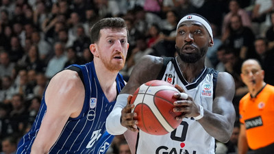 Namağlup Beşiktaş zirvede tek başına