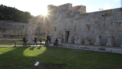 Patara Antik Kenti Meclis Binası'nda gençler fikirlerini sundu