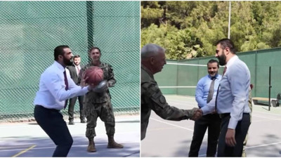 79 yıl sonra ilk: Şara ABD'de! Generallerle basketbol oynadı