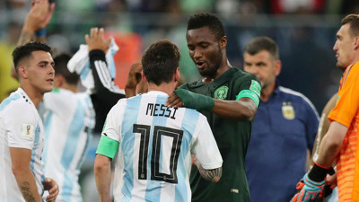 John Obi Mikel'den yıllar sonra Messi itirafı: 'Altın Top'u takas etmeyi teklif etti'