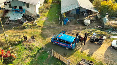 Firari hükümlü saklandığı bağ evinde yakayı ele verdi