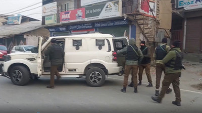 Hindistan’da polisler karakolda bombaları diziyorlardı…9 ölü 32 yaralı