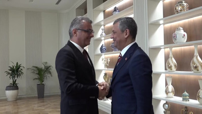 Özgür Özel'den Kıbrıs ziyareti: Erhürman ile bir araya geldi