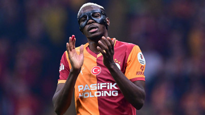 Sakatlanarak oyundan çıkmıştı! Victor Osimhen'in en yakınındaki isimden sağlık durumuyla ilgili açıklama