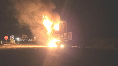 Seyir halindeki tır alev topuna döndü