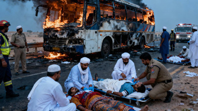 Umre için gelenleri taşıyan otobüs tankere çarptı: Onlarca kişi öldü