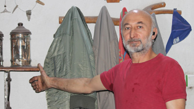 Muğla'da bir tamirci lastiklerden çıkan parçaları koleksiyon olarak saklıyor