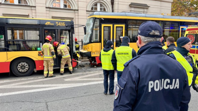 Varşova'da zincirleme kaza dehşeti: İki tramvay ve otobüs çarpıştı, 24 yaralı!