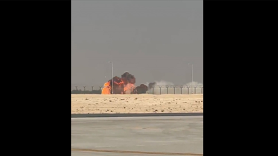 Hindistan'a ait savaş uçağı gösteri sırasında düştü