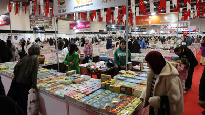 Elazığ’da kitap şöleni başladı: Kitapseverler akın etti!