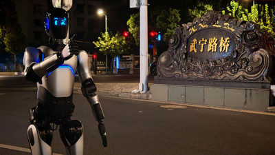 İnsansı robot dünya rekoru kırdı: 106 kilometre yürüdü