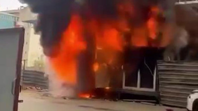 İşçiler için konulan konteyner alev alev yandı