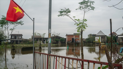 Vietnam sele teslim: Ölü sayısı 90'a yükseldi