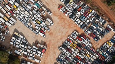 Antalya'da 2 bin 500 otomobil çürümeye terk edildi