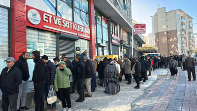Dondurucu soğukta ucuz et sırası: Sabah 05.00’te gelen var