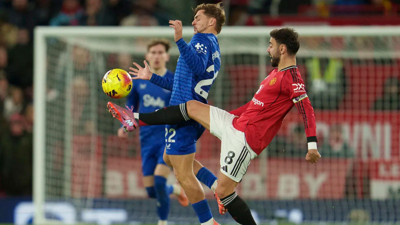 Everton 10 kişiyle Manchester United'ın serisine son verdi