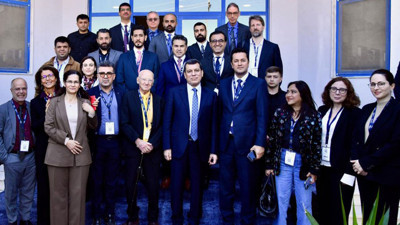 Biz İmralı’ya giden milletvekillerini konuşurken… Öcalan’ın güzelleri uyandı!