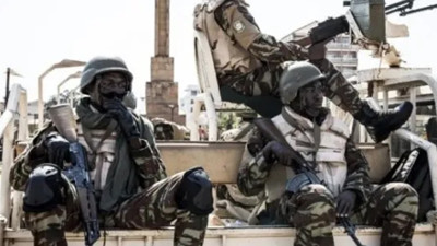 5 yılda 1 darbe: Seçimlerde iki aday da zafer ilan etti, ordu yönetime el koydu