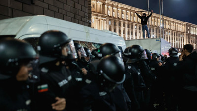 Komşuda bütçe isyanı: Başkentin meydanları doldu taştı