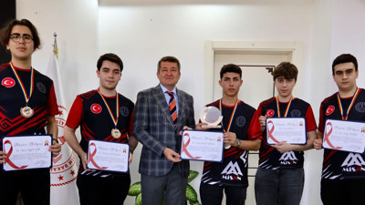 Müdür Şimşek, Dünya 3.sü öğretmen ve öğrencileri ağırladı