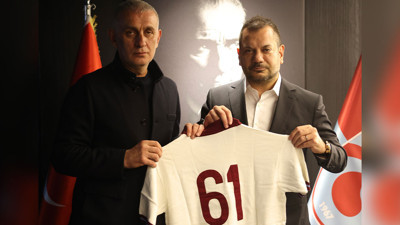 Trabzonspor-Konyaspor maçında İbrahim Hacıosmanoğlu'na anlamlı hediye