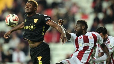 Antalya'da Göztepe İzmir Marşı'nı çaldı