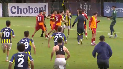 Fenerbahçe - Galatasaray derbisinde büyük kavga