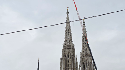 Belediyenin Filistin bayrağı sınavı: Vinçle üç gün uğraştılar