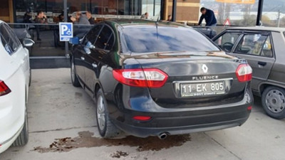 Engelli alanına park eden resmi araca ceza...