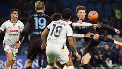 Semih Kılıçsoy'lu Cagliari Napoli'yi zorladı ama yıkamadı