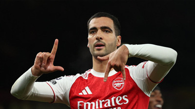 Lider Arsenal puan farkını korudu