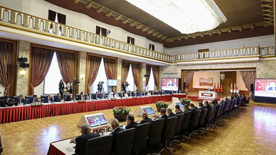 Süreç komisyonunda ‘özet’ tartışması: Neden tamamı okunmuyor?