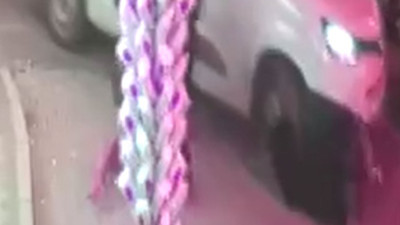 Polisin dur ihtarına uyamadılar... Yaşlı kadını ezip geçtiler