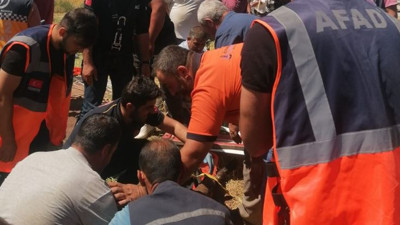 Afacan Ömer gezerken sondaj kuyusuna düştü