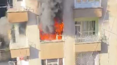 Alevler pencereden dışarı fışkırdı