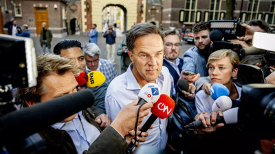 47 bin mülteci Hollanda’da hükümeti düşürdü!