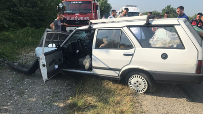 Direksiyon hakimiyetini kaybedince tabelaya çarptı