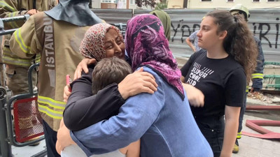 Avcılar'da yangında mahsur kalan 7 kişi kurtarıldı