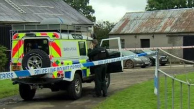 Karısını 6 çocuğunun önünde yaktı