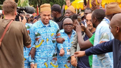 Mbappe Kamerun'da kaçırılma korkusu yüzünden zırhlı araçlarla götürüldü