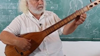 Erkan Oğur bu kez Özkan Uğur'a veda etmek için çaldı