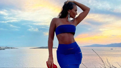 Eda Taşpınar bikinisinin üstünü açtı yorumları kapadı