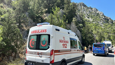 Gurbetçilerin bulunduğu otomobil devrildi: 4 yaralı