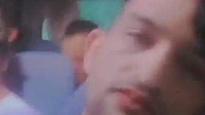 Afgan kaçak gözaltına alınırken polis aracında bile TikTok çekti