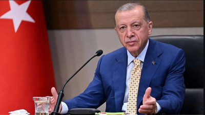 Erdoğan'a sorulacak sorular önceden yayınlandı 3 muhabir bire bir aynı soruları sordu. Yeniçağ da soruları önceden yayınlamıştı
