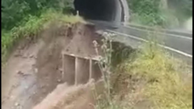 Ölüm garantili yol. Yandaş müteahhidin yaptığı yol çöktü