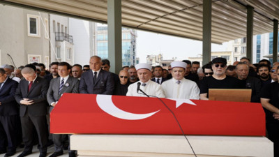 Özkan Uğur son yolculuğuna gözyaşları ile uğurlandı