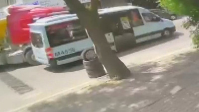 Minibüs ile hafriyat kamyonu çarpıştı: 6 yaralı