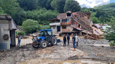 Sel uyarısını dikkate alan iki aile enkazda kalmaktan kurtuldu